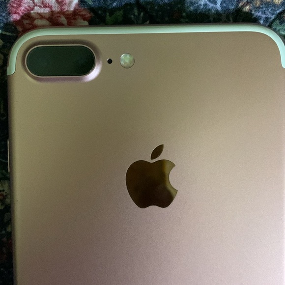 Apple Iphone 7 Plus A1784 Rose Gold - Security Lockout - As Is, For Parts Only - Picture 3 of 8